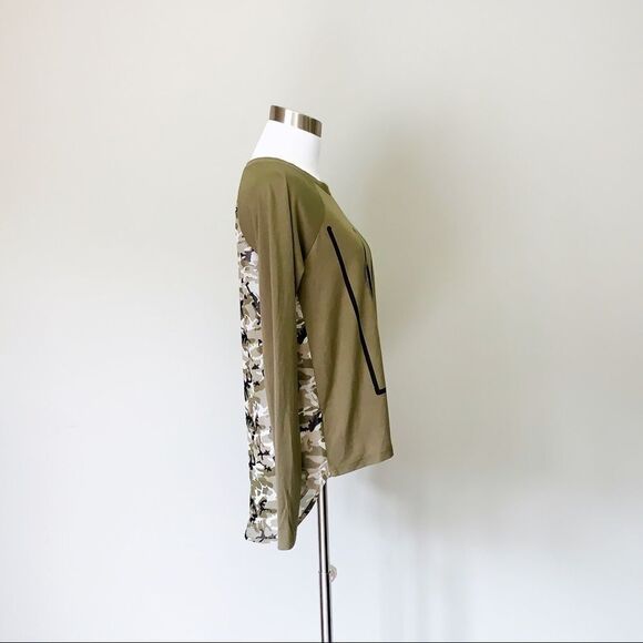 Camo back mixed fabric top - Picture 4 of 6